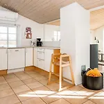 Spacious Retreat With - By Traum *