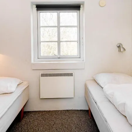 Spacious Retreat With - By Traum Feriehus Øby