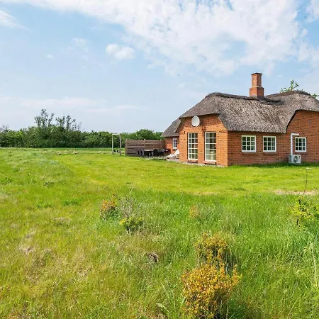 Feriehus Spacious Retreat With - By Traum Øby