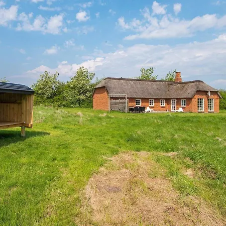 Feriehus Spacious Retreat With - By Traum